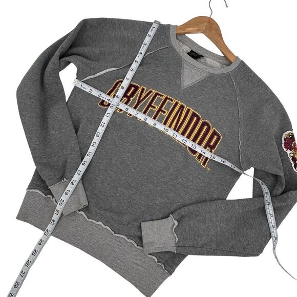 Harry Potter Universal Studios Gryffindor Grey Gold Pullover Sweatshirt xsmall - Picture 7 of 7